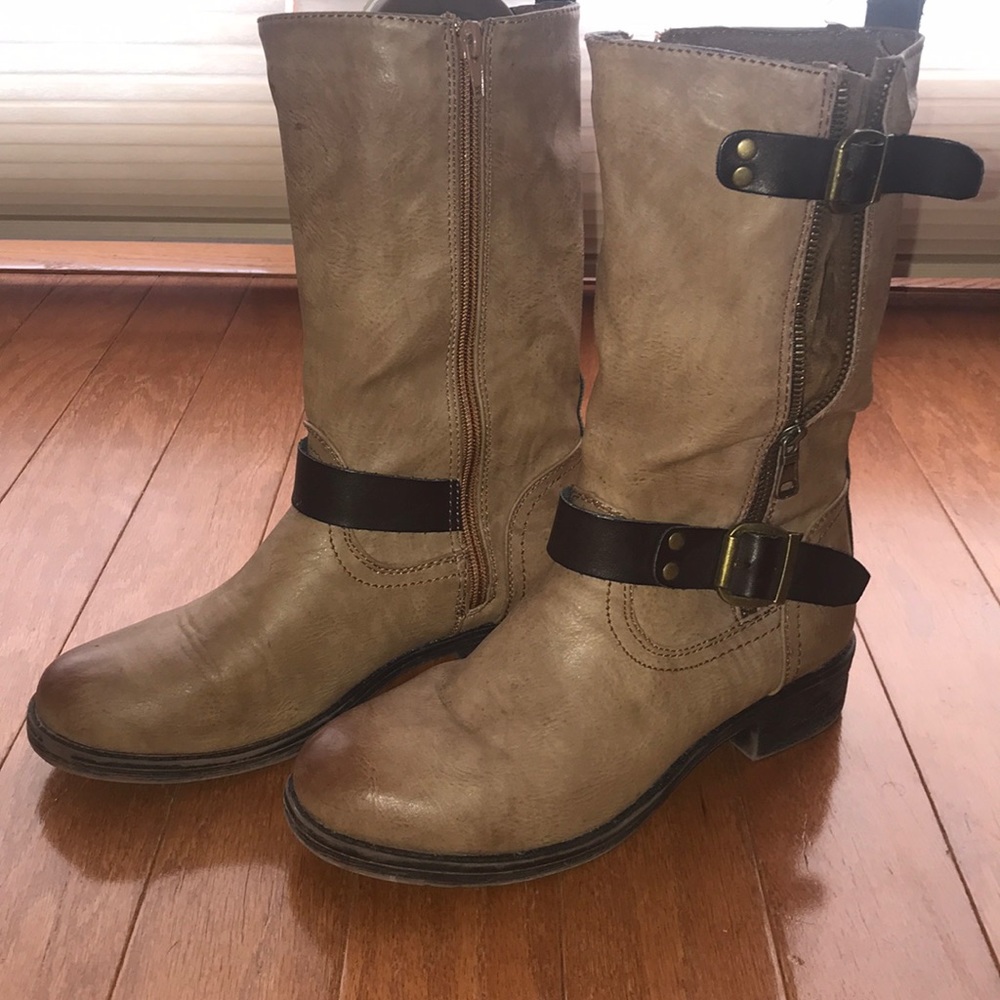 Women’s booties size 8.5